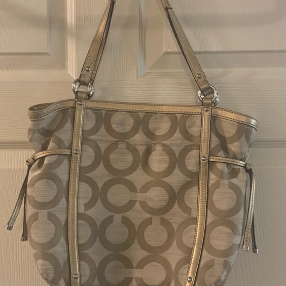 COPY - Authentic cross body/shoulder Coach purse. - Picture 4 of 13